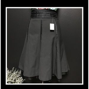 BLACK LIMITED SKIRT